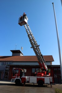 17  Michael Schmid im Drehleiterkorb