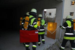 2019-09-10 33 Feuerwehr Monatsuebung Tiefgaragenbrand TF