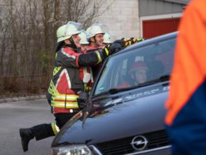 Übung am 12.04.2022 PKW in Seitenlage bei der Freiwilligen Feuerwehr Mammendorf