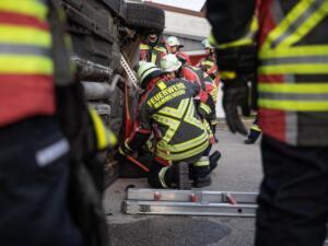 Übung am 12.04.2022 PKW in Seitenlage bei der Freiwilligen Feuerwehr Mammendorf